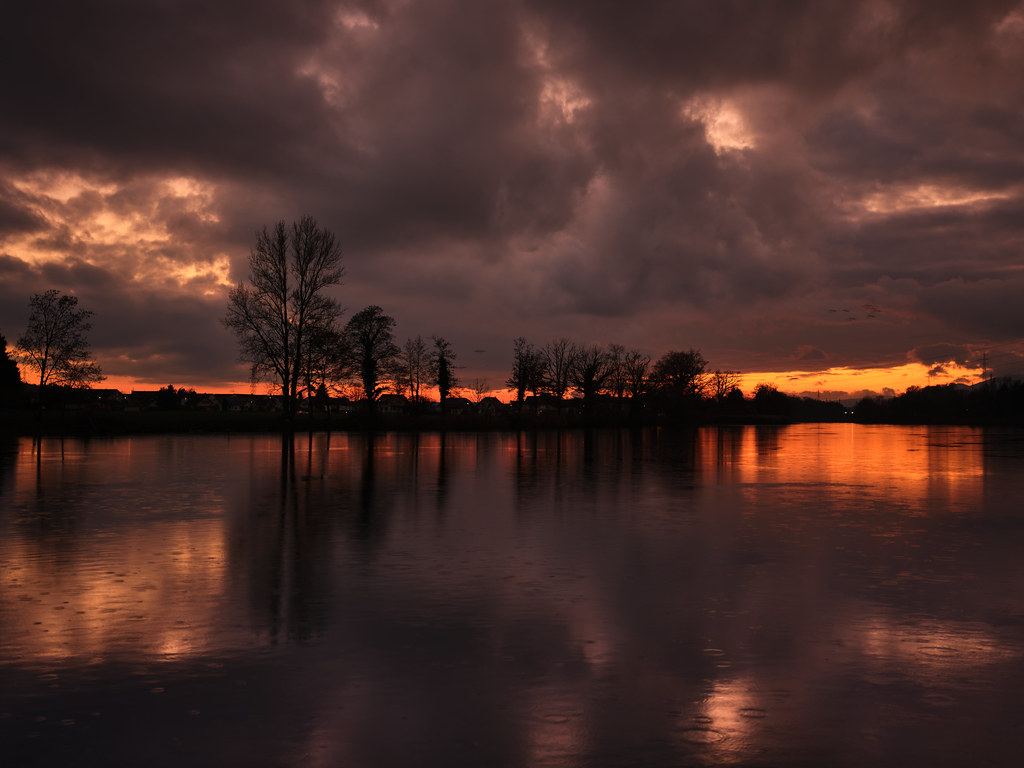 Sunset While Raining Sunset with rain!! | In the front it's raining and in the ba… | Flickr