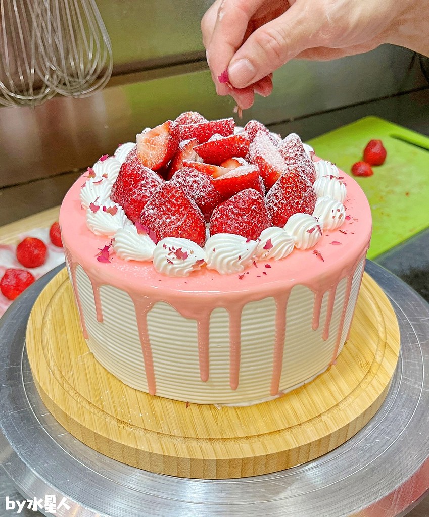 台中草莓生日蛋糕 練勤堂