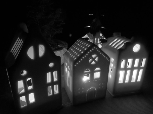 Small Houses with Tealights