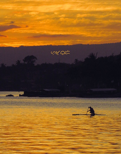 silhouette travel vacation sunset lake taallake canon powershotsx530hs water wasser agua talisaybatangas clubbalaiisabel raft fisherman orange kahel telephoto rowing
