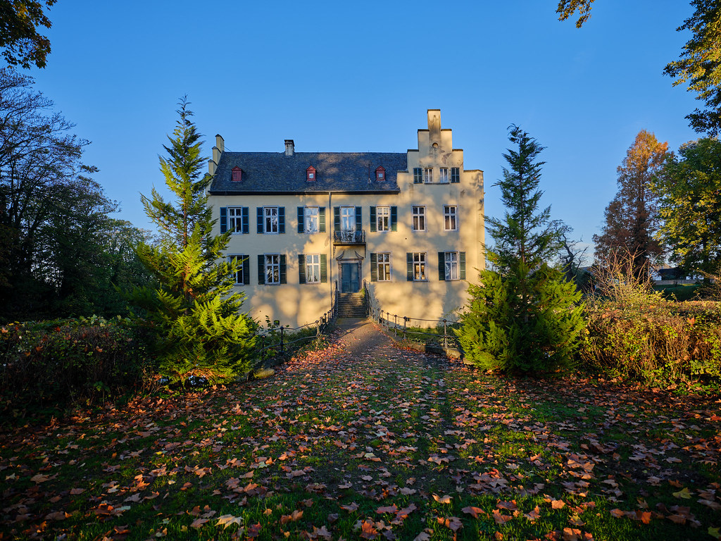 Morenhoven Castle - II