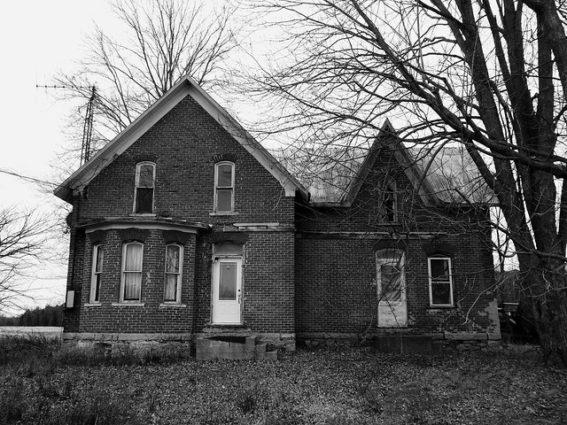 An abandoned farmhouse in Williamsburg, Ontario