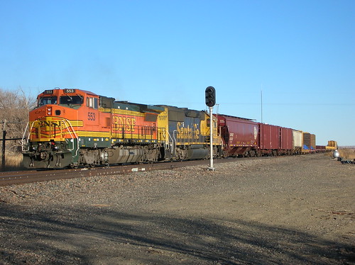 bnsf burlingtonnorthernsantafe trains railroads avondaleco colorado signals