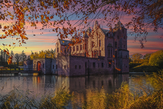 Tillegem castle at the golden hour