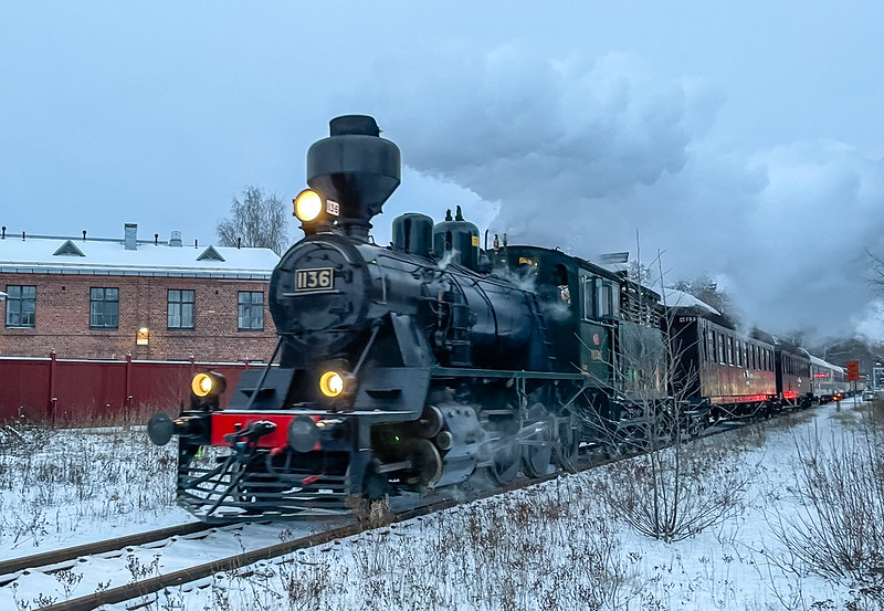 2022w49 A steam locomotive in Vaasa