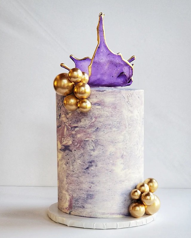 Cake by Miretti Desserts