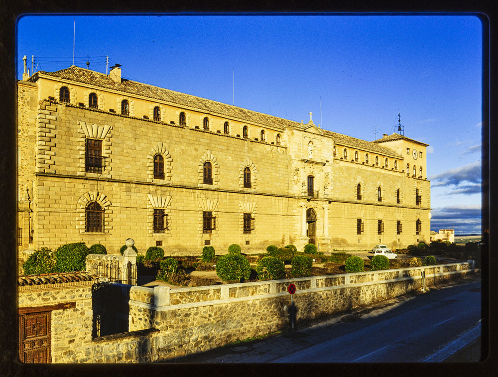 Toledo. Hospital de Tavera o de Afuera [Vista general]. Fotografía de Luis Agromayor © Fototeca del IPCE