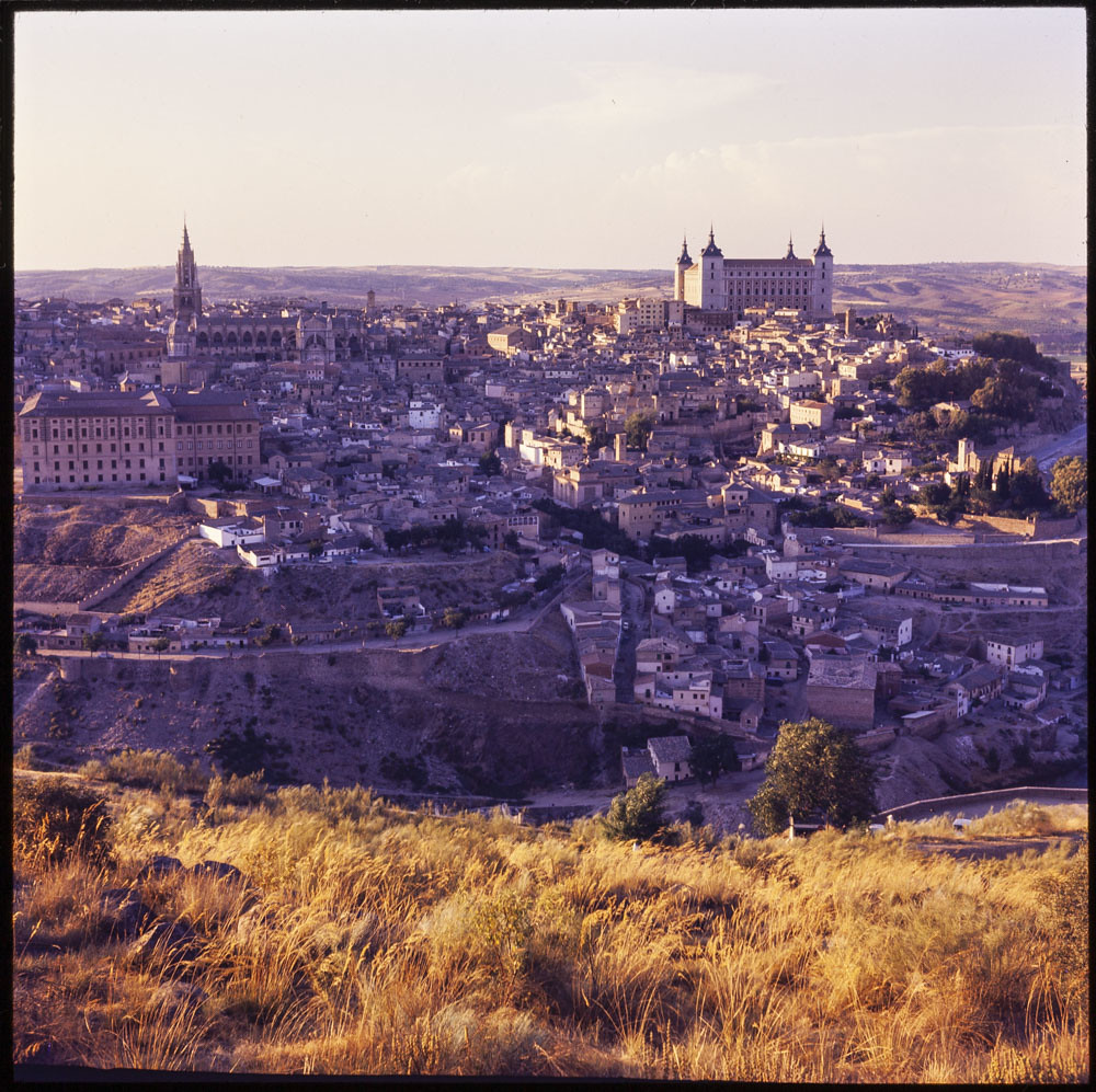 Toledo. Vista general al atardecer.Fotografía de Luis Agromayor © Fototeca del IPCE