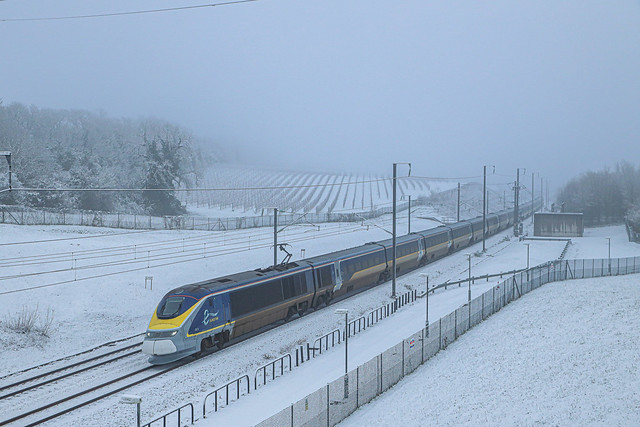 3015 + 3016 working the 9I17 0852 Bruxelles Midi - St Pancras International on approach to North Downs Tunnel on December 12th 2022