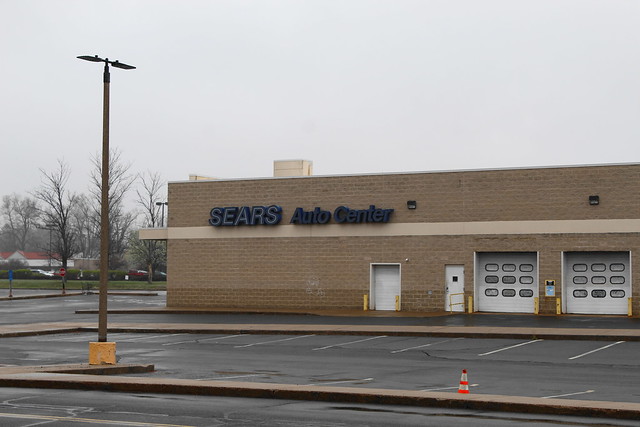 Closed Sears (Enfield Square)