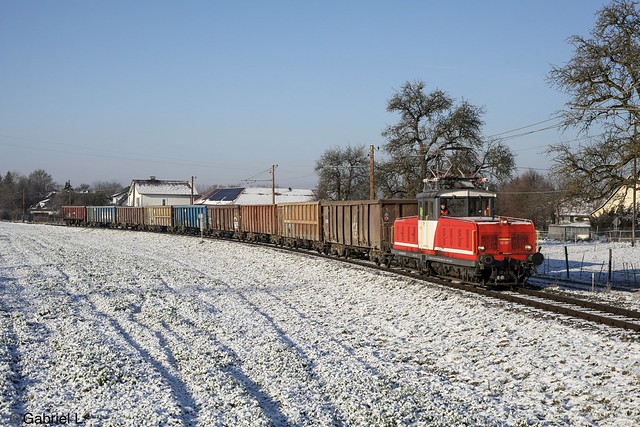 20 007 mit dem G 71002 (Eferding-> Emling Ausweiche) am 13. Dezember bei Fraham.