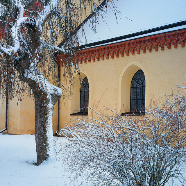 Snowy church yard