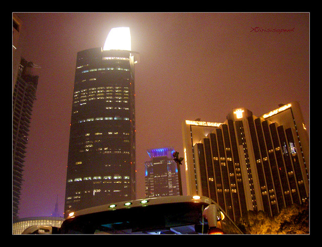Shanghai-at-night-#-100_3922-#-Minolta-G600-Dimage---2006