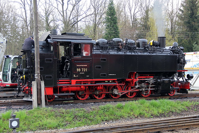 2022-04-30; 0001. SOEG 99 731 neemt kolen. Bahnhof Bertsdorf. Am bhf Bertsdorf, Olbersdorf.