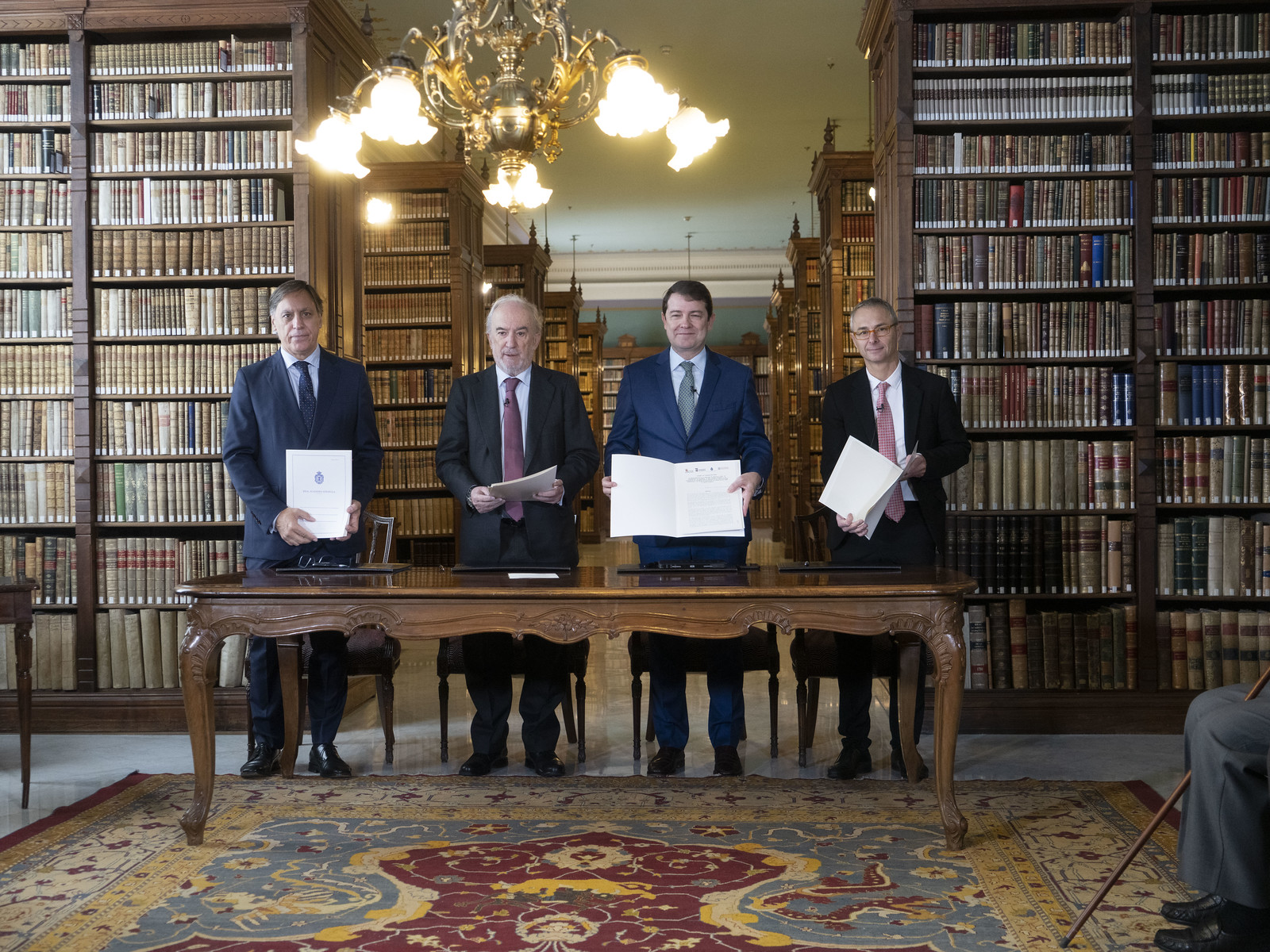Firma del convenio de colaboración entre la RAE y la Universidad de Salamanca para el desarrollo de proyectos lingüísticos