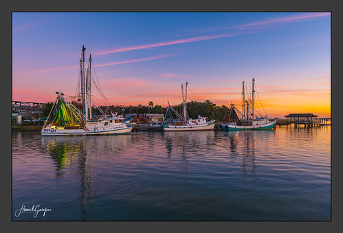 southcarolina charleston shemcreek sunset atlanticocean water boats colors dusk autumn fall shrimpboats