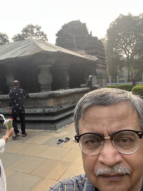 A selfie against the Tambdisurla Mahadev temple