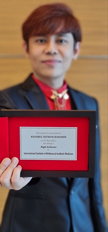 Tahniah! Dr Idzu Terima Anugerah Pencapaian Tertinggi Di Konvokesyen