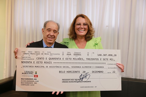 Entrega do cheque de R$ 148 milhões ao Secretário Municipal de Fazenda Leonardo Colombini
