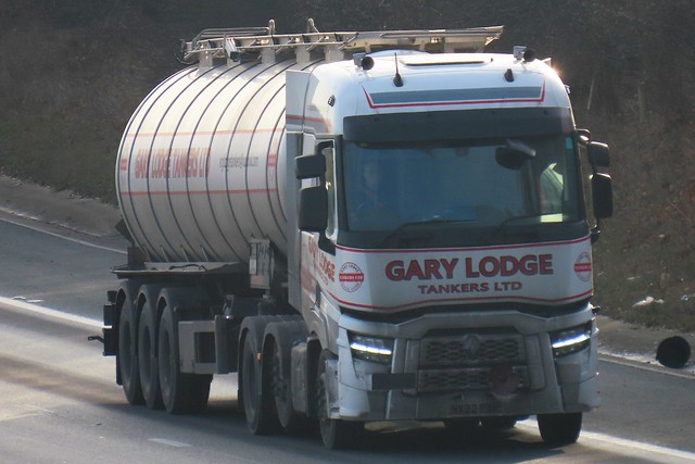 Gary Lodge Tankers, Renault (NX22PXN) In Winter Mode, On The A1M Northbound 16/12/22