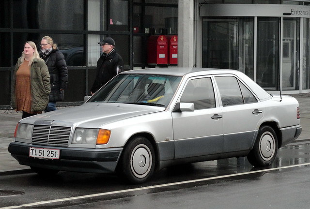 High km 1992 MERCEDES-BENZ 200D TL51251 is still going strong and looking solid just after its 30th birthday in Denmark