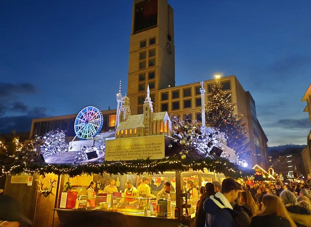 Deutschland , Weihnachten in Stuttgart, vor Rathaus,  21324