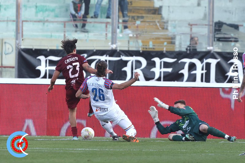 Filippo Lorenzini affronta Cangemi durante Catania-Trapani