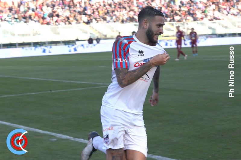 Marco Palermo esulta dopo il goal al Trapani