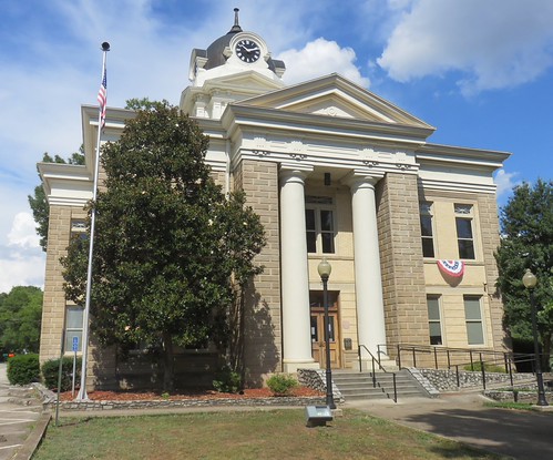 Franklin County Courthouse (Carnesville, Georgia) by courthouselover, The Franklin County Courthouse in Carnesville, Georgia was erected in 1906 using the Classical Reviv