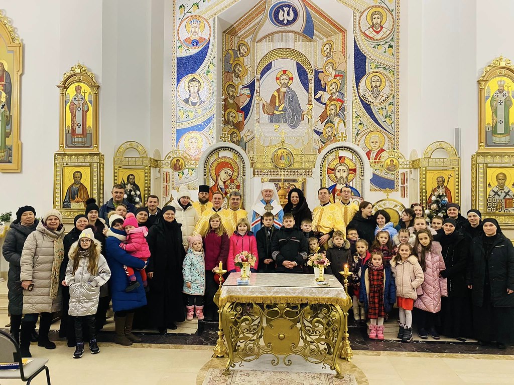 Ucrania - Visita del Obispo con los niños de las casas de misericordia