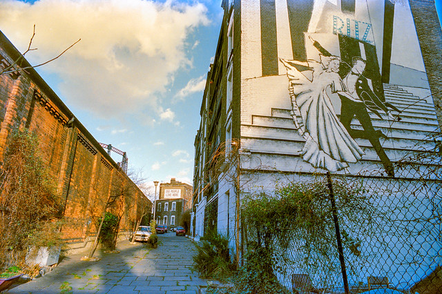 Dancers, Mural, Stanley Buildings, Stanley Passage, Pancras Rd, Kings Cross, Camden, 1990, 90c01-02-12