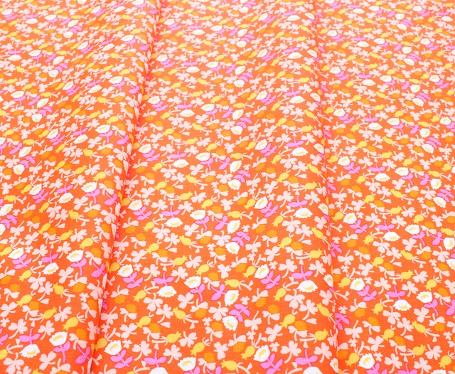 Windham Fabrics / Lucky Rabbit / 37027A-12 Calico Red Orange