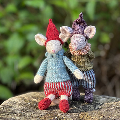 Elf Mouse by Manon Lemaire are adorable, have such unique personalities, and are fun to knit up!