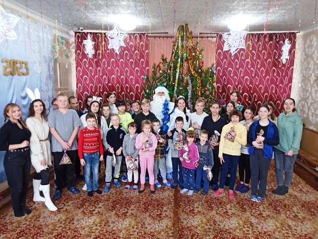 Студенты Антрацитовского ФГТ  принесли новогоднее настроение воспитанникам приюта для несовершеннолетних