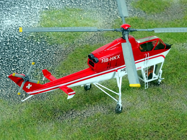 1:72 Kaman K-1300 ’K-Cobra’; ‘HB-HKX’, operated by Heliswiss AG for Helog Aerial Services; based at Ainring (Upper Bavaria/Germany), summer 2005 (What-if/modified Fujimi kit)