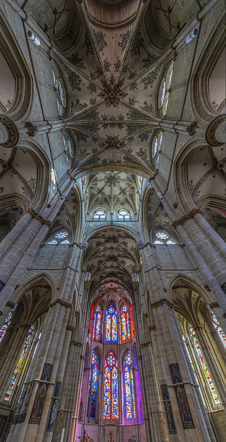 ein letztes Bild aus der Liebfrauenkirche in Trier -in explore-
