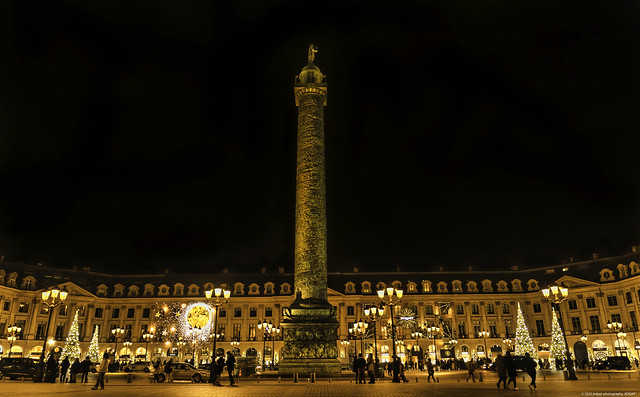 La féerie de Noël Place Vendôme à Paris.
