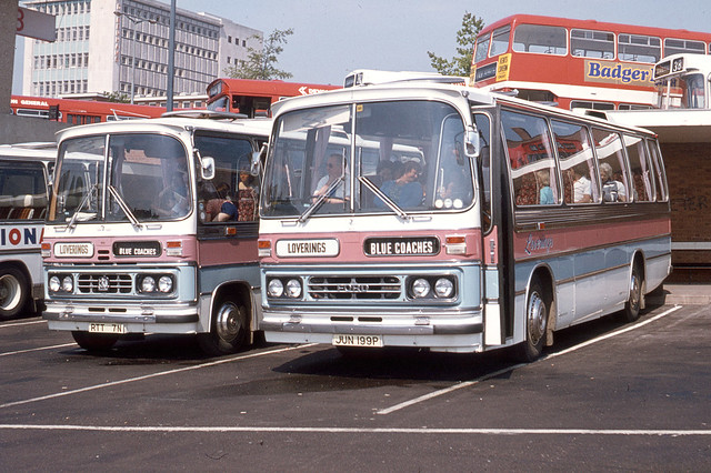Loverings / Blue Coaches . Combe Martin , Ilfracombe , Devon . RTT7N & JUN199P . Exeter Coach Station , Devon . Monday 14th-May-1977