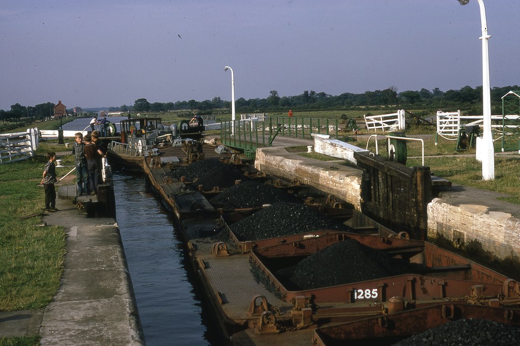 Tom Pudding Coal pans (Barges) in Sykehouse lock
