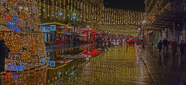 Brussels Christmas Street Scene 20221207_200615