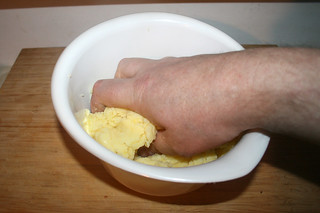 40 - Knead dumpling dough / Klossteig durchkneten