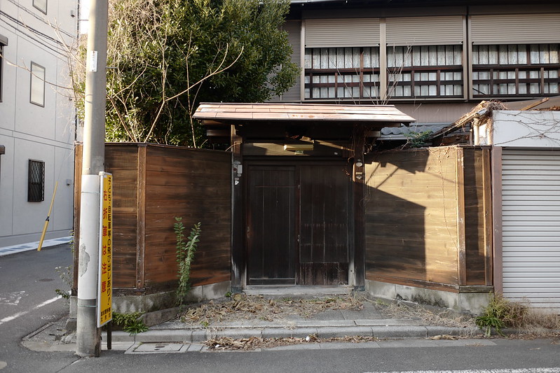 103Leica CL+Leica Elmarit TL f2 8 18mm ASPH西片二丁目路地の日本家屋