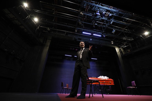 Reapertura de la Sala Ana González con el estreno de la obra "Restos", de Cristián Campos. Teatro UC, Ñuñoa.