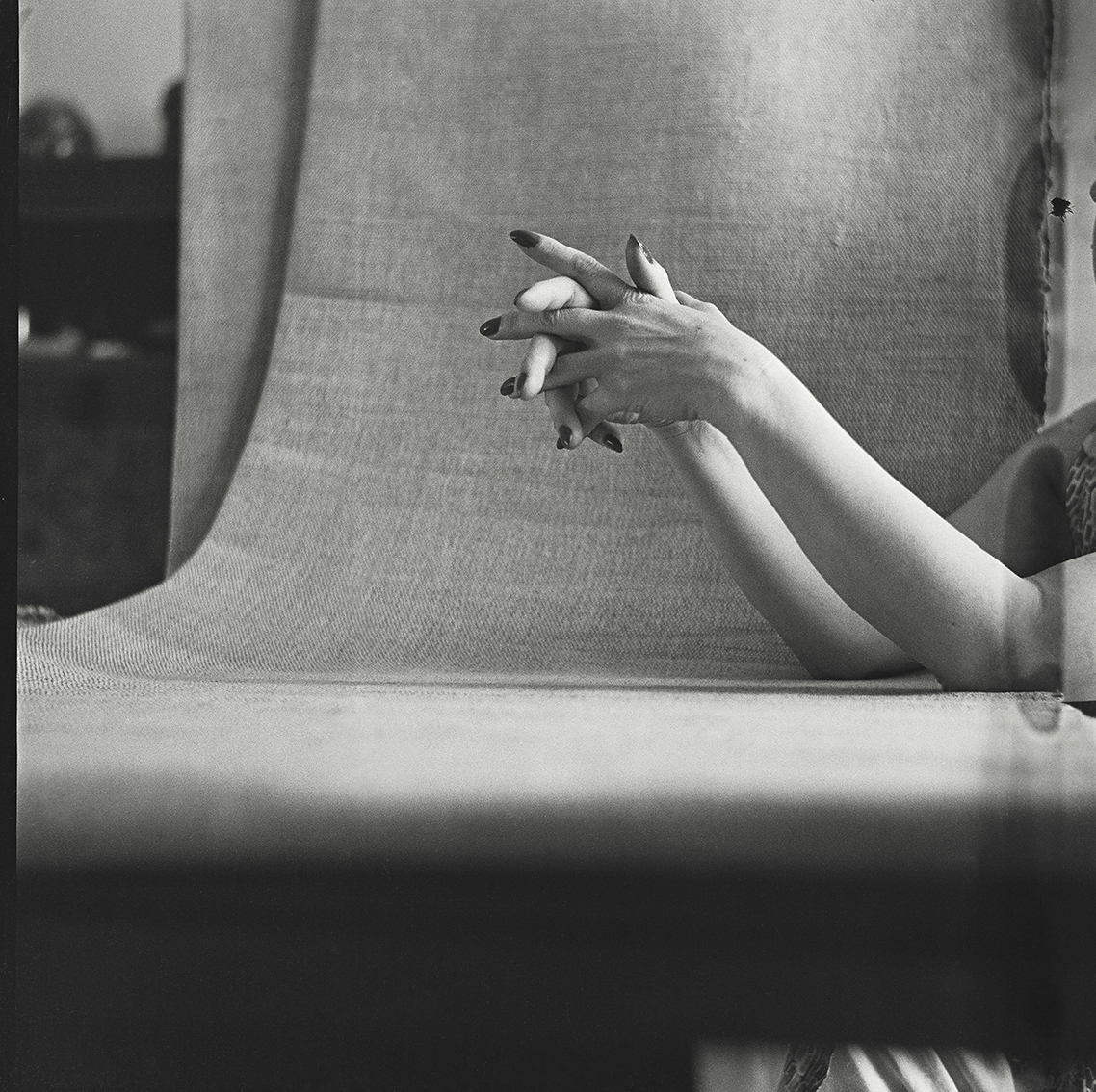 Colette Baltzakis (1926-2014) :: Hands # 4, Paris, 1952. | src Colette Baltzakis Collection at eye-eye