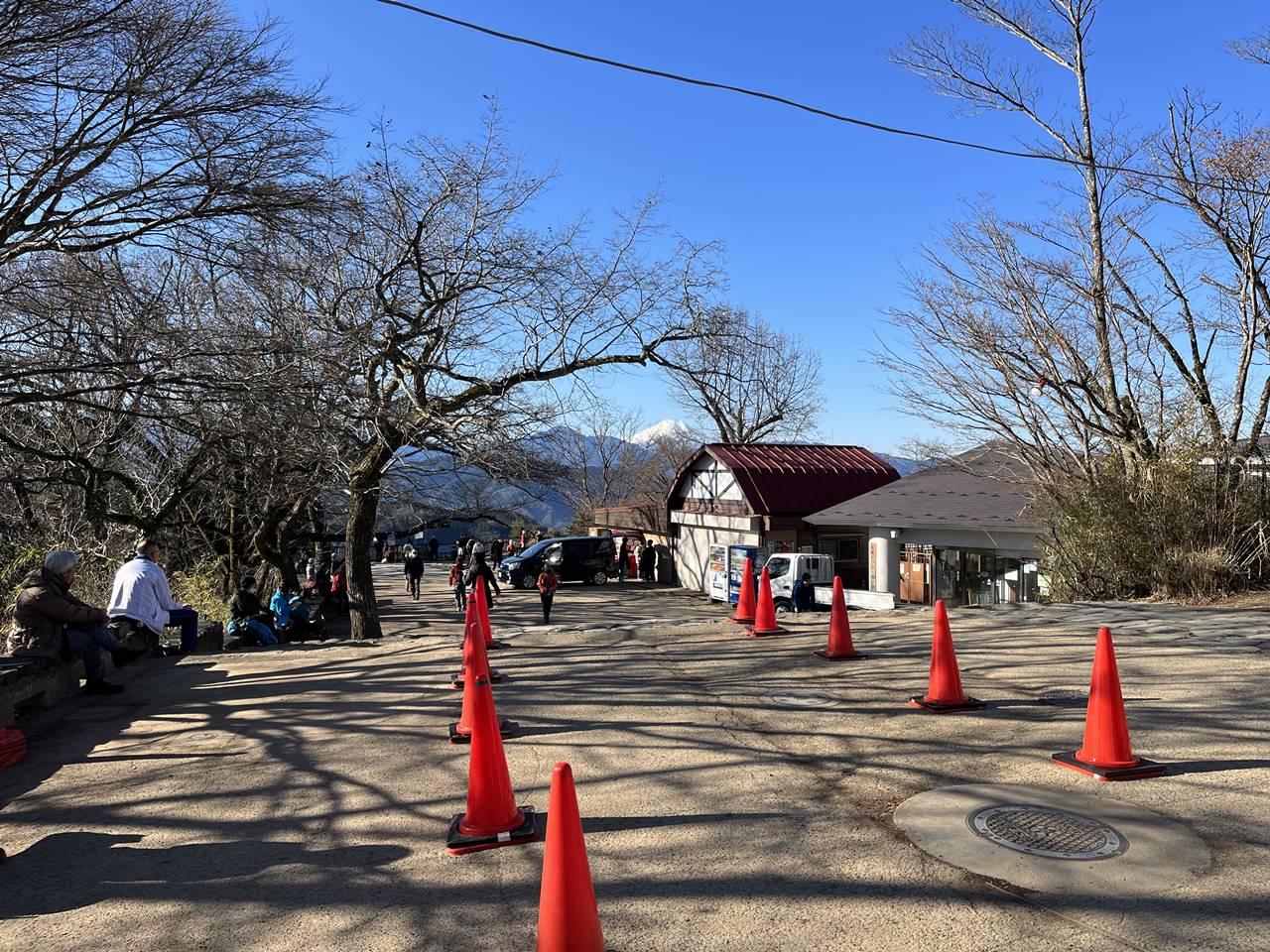 相模湖駅～城山～高尾山 駅から登山　正月の参拝規制準備