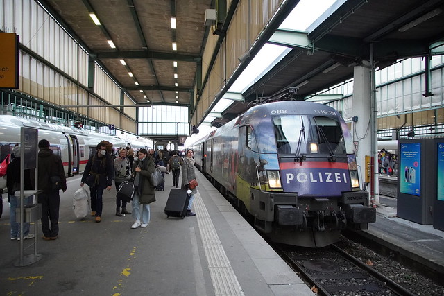 1116 157 zieht den IC 118 von Innsbruck bis Stuttgart Hauptbahnhof. 29.12.2022