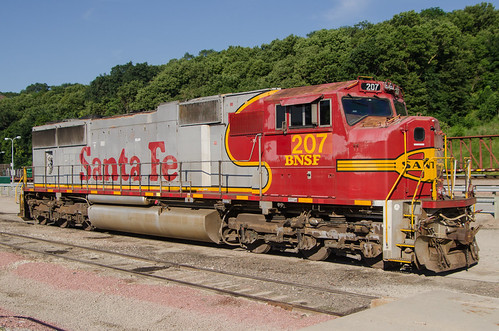 BNSF 207, ex ATSF 207 EMD SD75M at BNSF's Gibson Yard in O… | Flickr