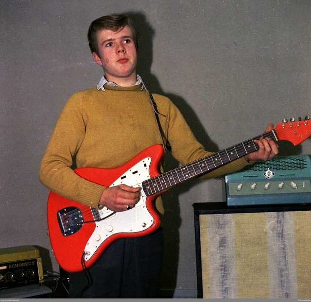 Tommy Svensson med Fender Jazzmaster, 1960‐tal