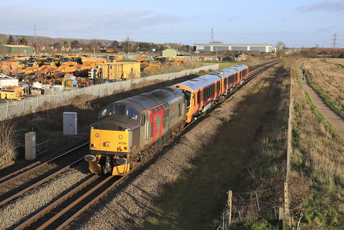 IMG_2425 37510 hauling 730021 on 5Q65 10.08 Derby Litchurch Lane to Oxley Car MD approaching Barton under Needwood on 29th December 2022 | by kevinpayne33