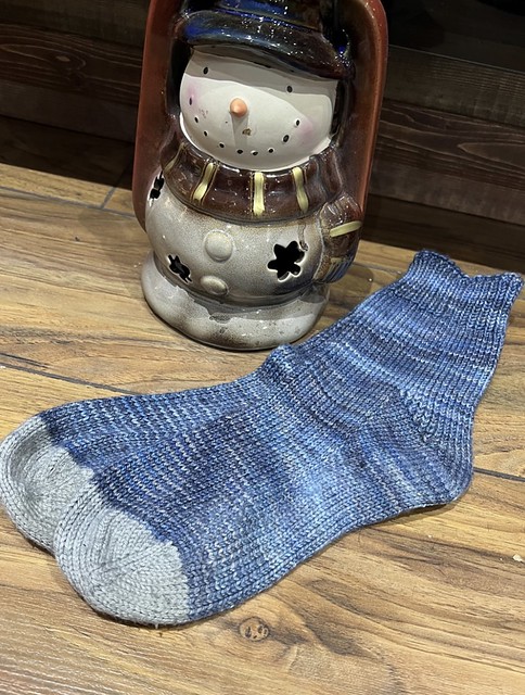Jen (zjewell) knit this pair of men’s size 10 Back to Basics: Socks (DK) by Melinda Measor for her husband!